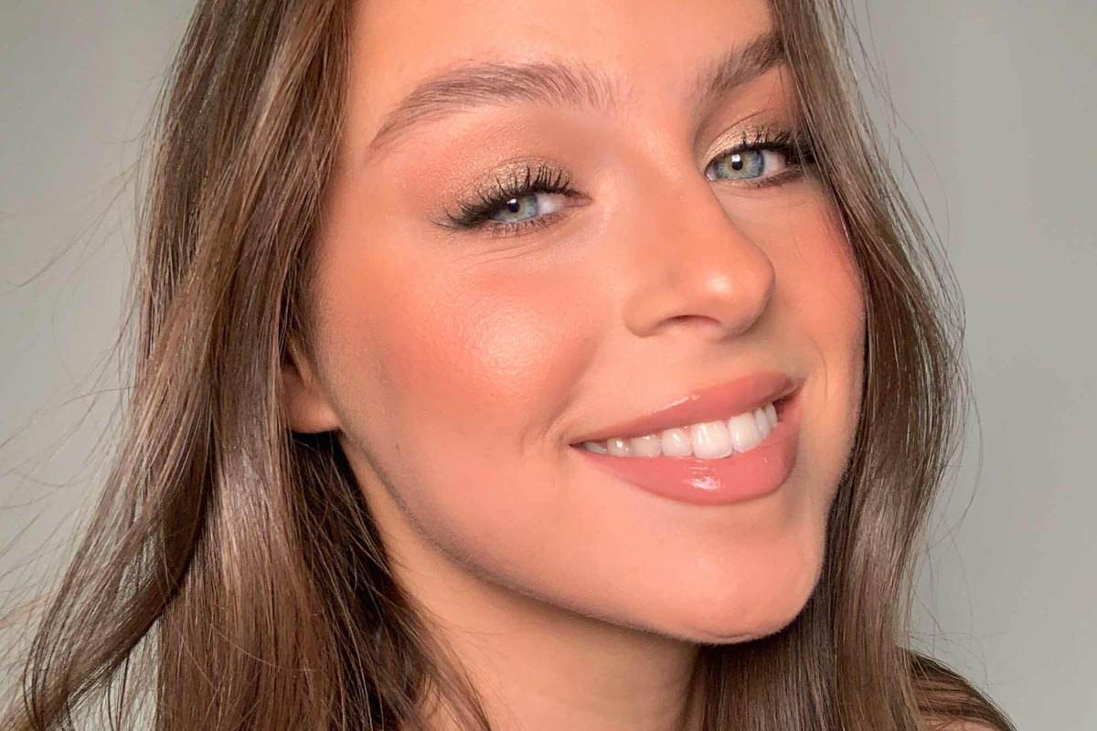 The Best Ways To Use The New Hyaluronic Palette, According To a Make-Up Artist